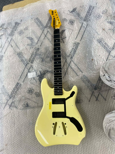 ベースギター塗装